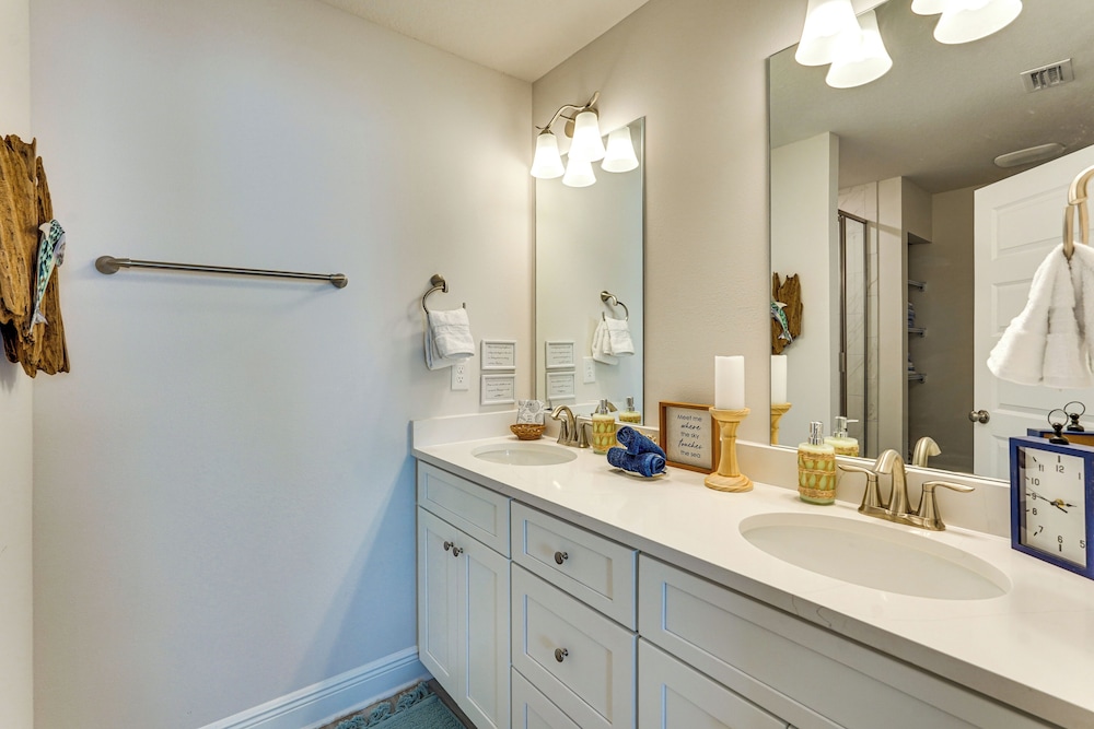 Steps to Ocean: Chic Home w/ Patio in Port St Joe!
