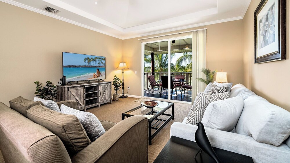 Family & Couples' Fun - Golf, Mountain & Lake Views + Walk to Dining & Beach - Vrkcv