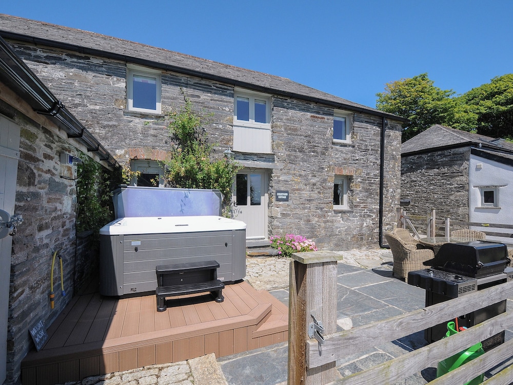 Courtyard Cottage - Within the Helland Barton Farm Collection