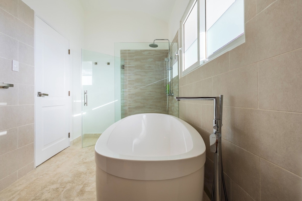 Villa Buganvilla 252 - 4BR Pool Jacuzzi Golf