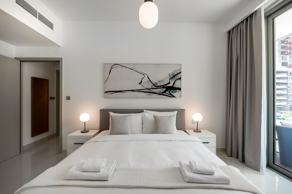 Chic 1BR in Emaar Beachfront