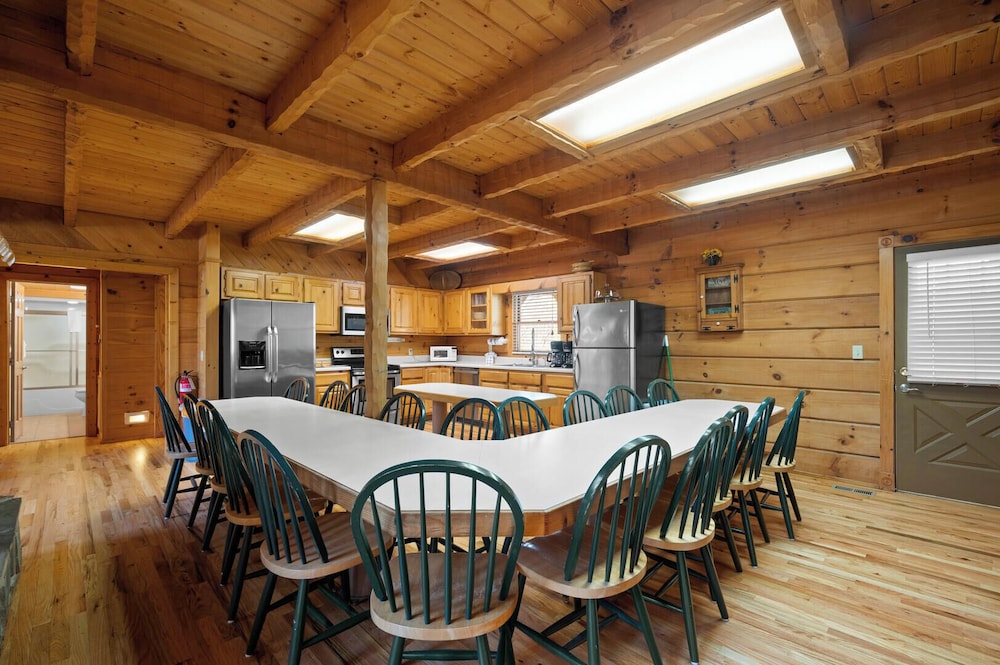 Country Pines Lodge