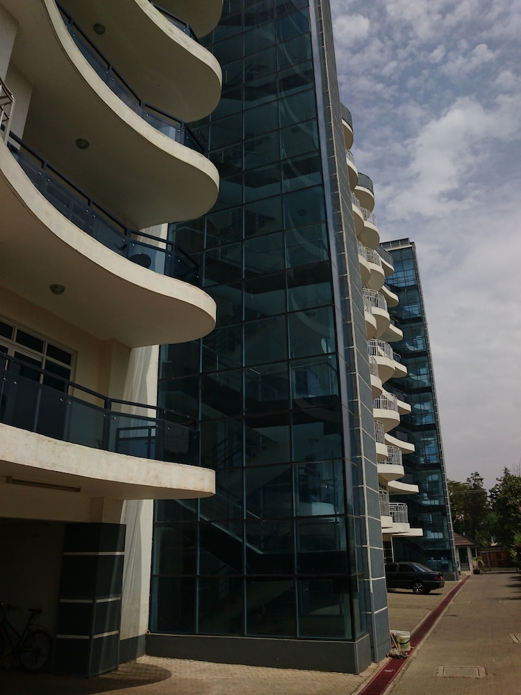 Tomax Apartments Brooks photo 4