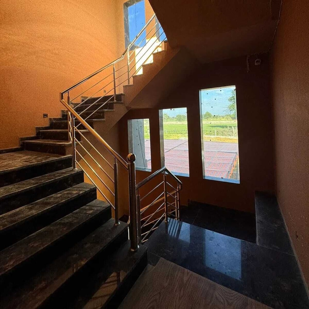 Hotel Raghukul