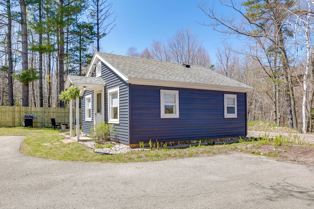 Walk to Beach & Dtwn: Frankfort Cottage w/ BBQ