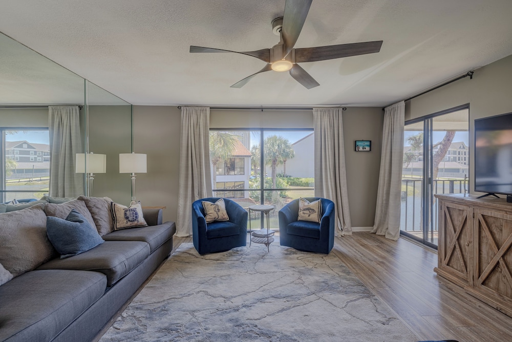 2BR Condo in Edgewater Resort With Golf, Tennis, Pools & Free Tram Service!
