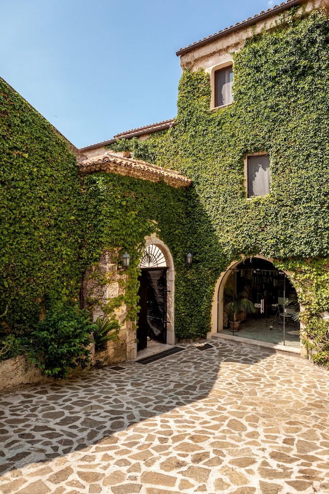 Domus Laeta