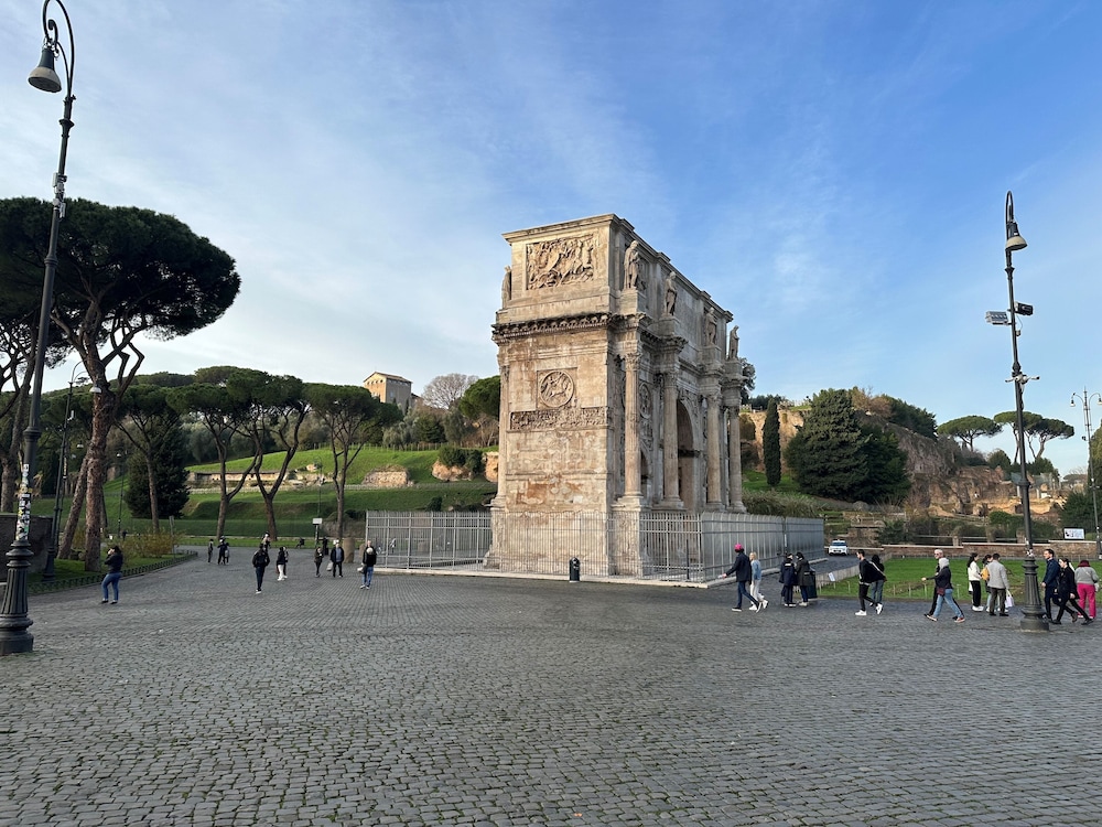 4 Bed-sleeps 8-central Rome-5 Min to Colosseum