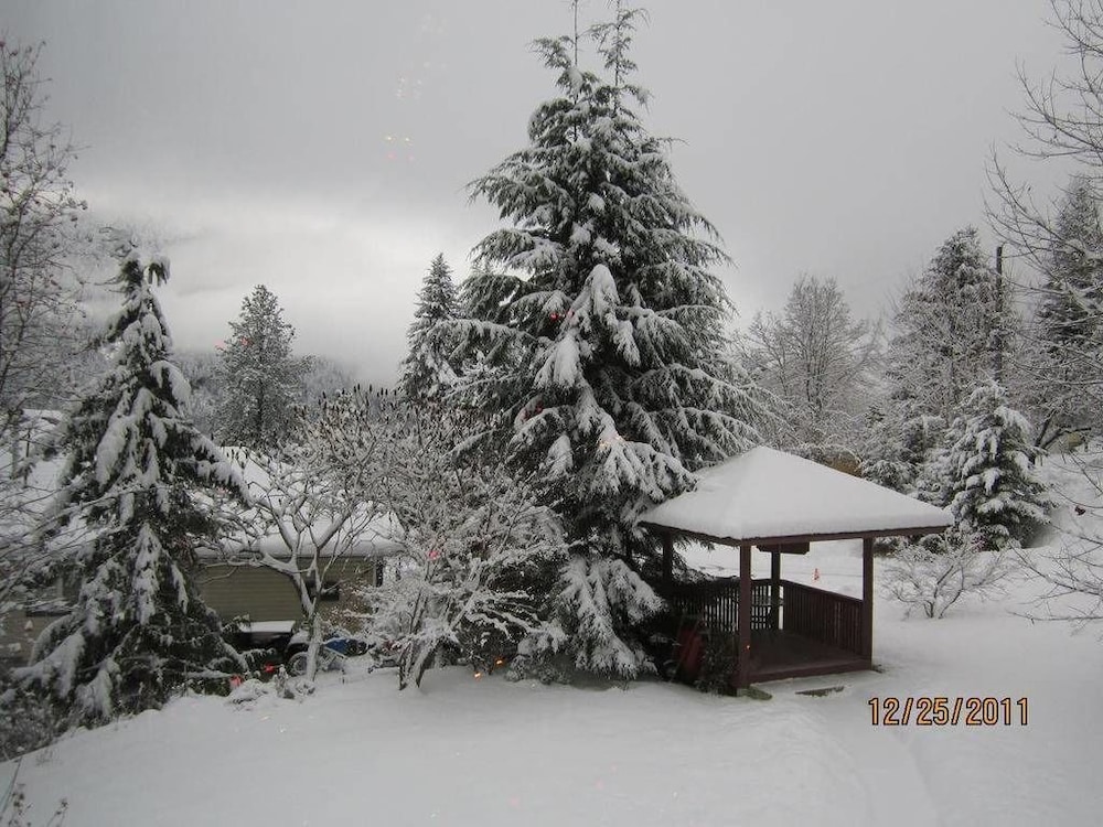 Creekside B & B