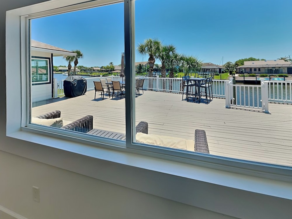 Dolphin View Oasis by Distinctive Beach Rentals