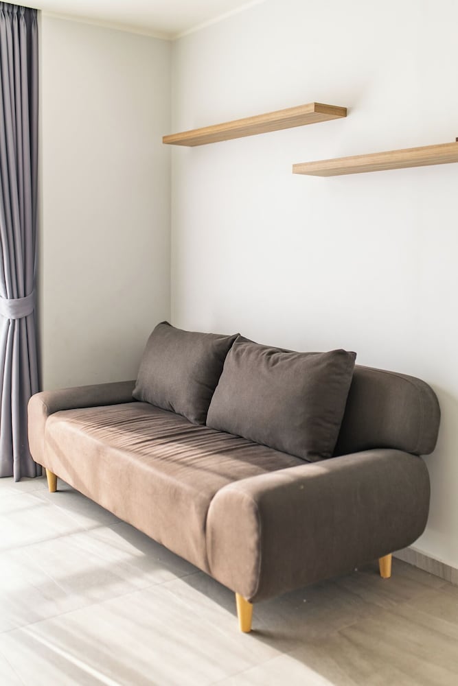 Modern Condo - 1BR & Office T3-528