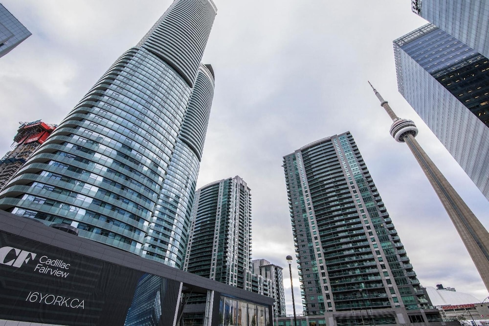 Classy 1 Bedroom Condo on 32 Floor in Downtown