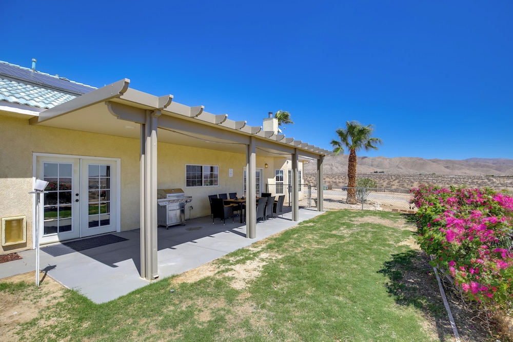 Desert Escape: 360 Mtn Views & Saltwater Pool/spa