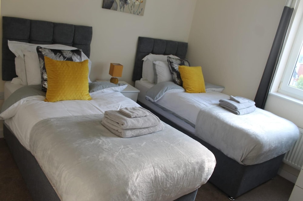 Remarkable 2-bed Apartment in Reading view 2