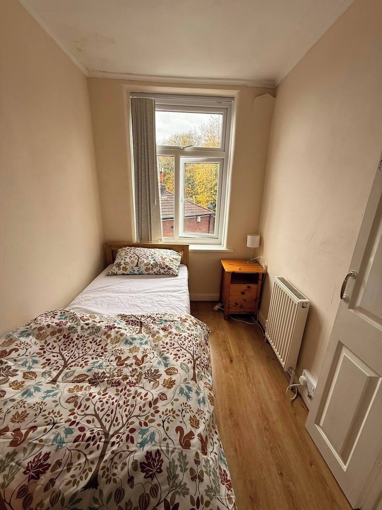 3bedroom Entire House in Stockport Town Manchester