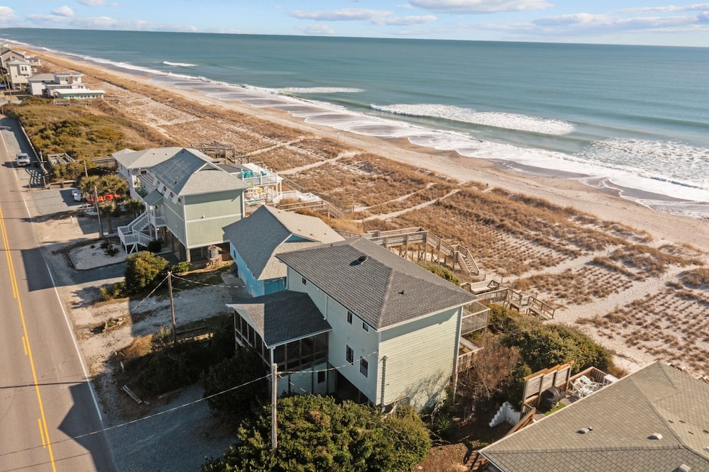 Livin' the Ruff Life by Topsail Realty