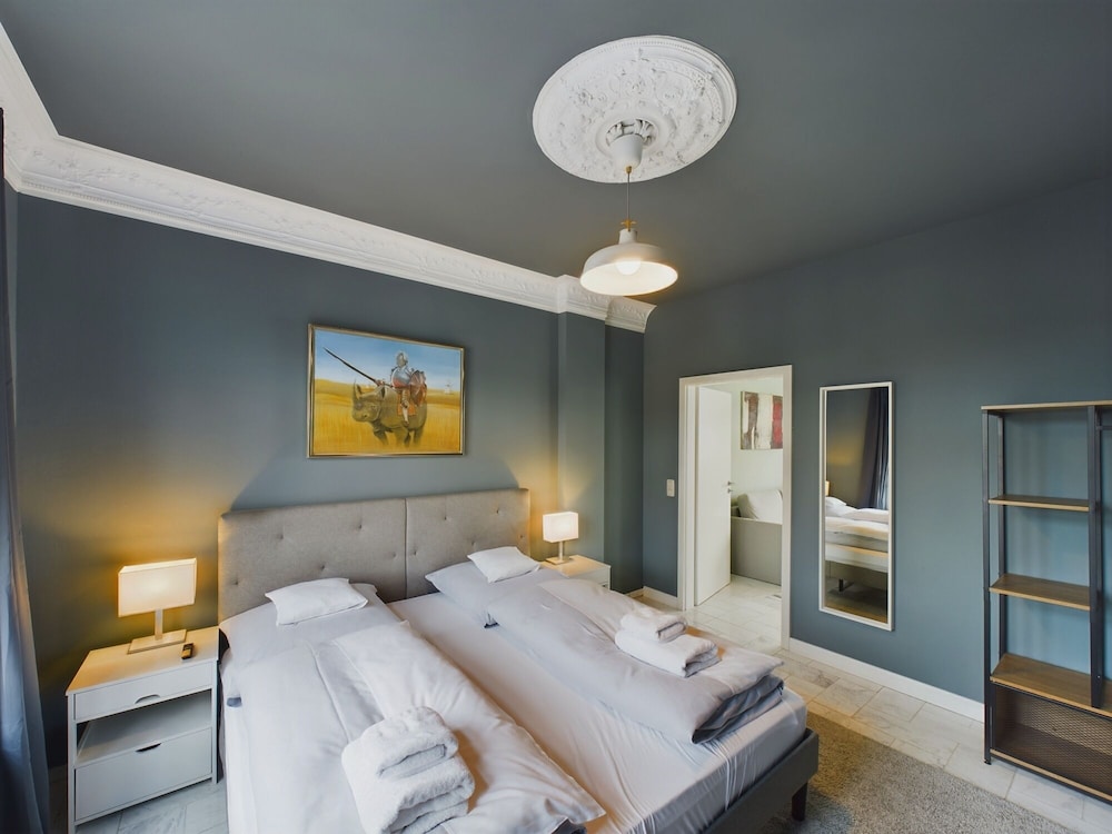 Art Apartments