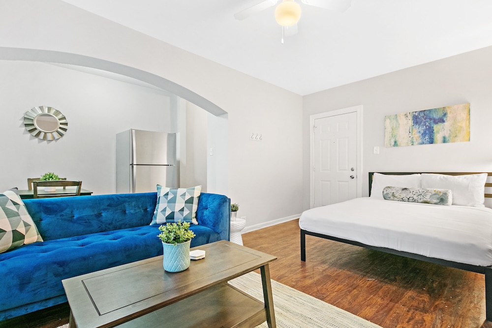Sunlit Studio - Lunt 1429 rep