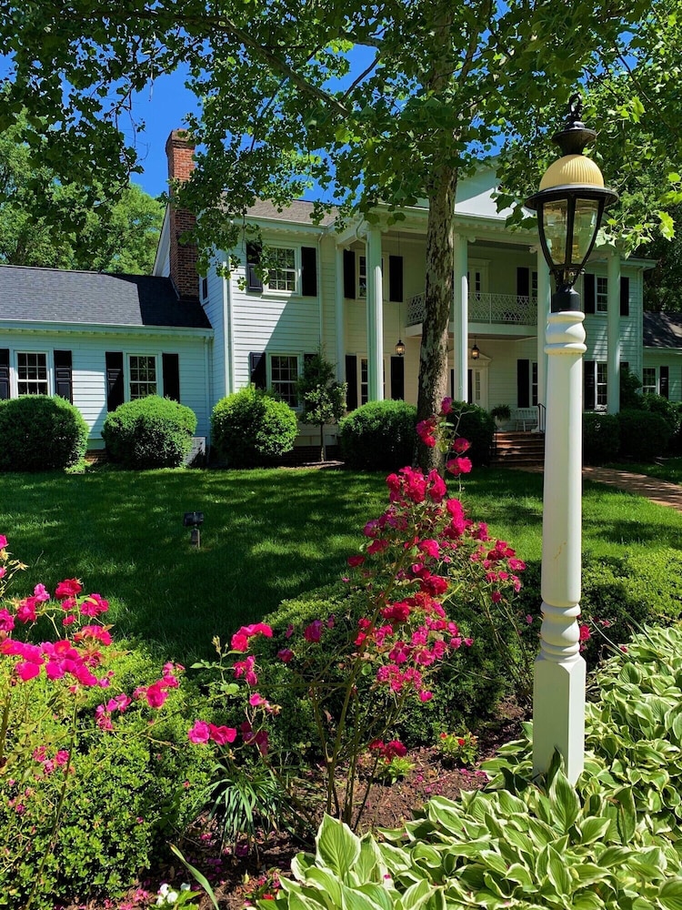 The Virginia Cliffe Inn