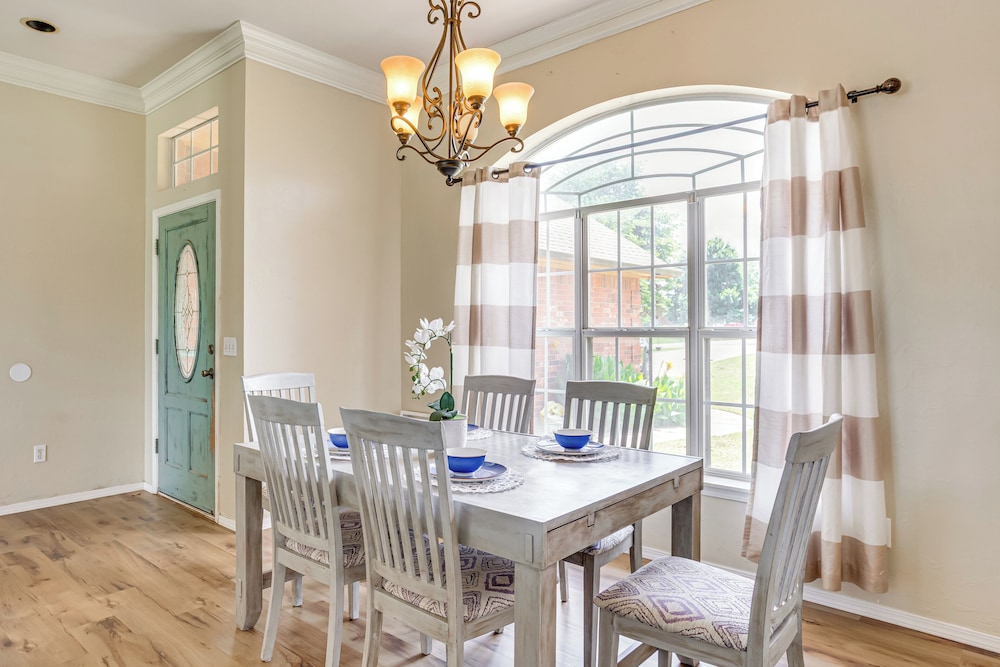 < 1 Mi to Oak Tree National: Cozy Getaway!