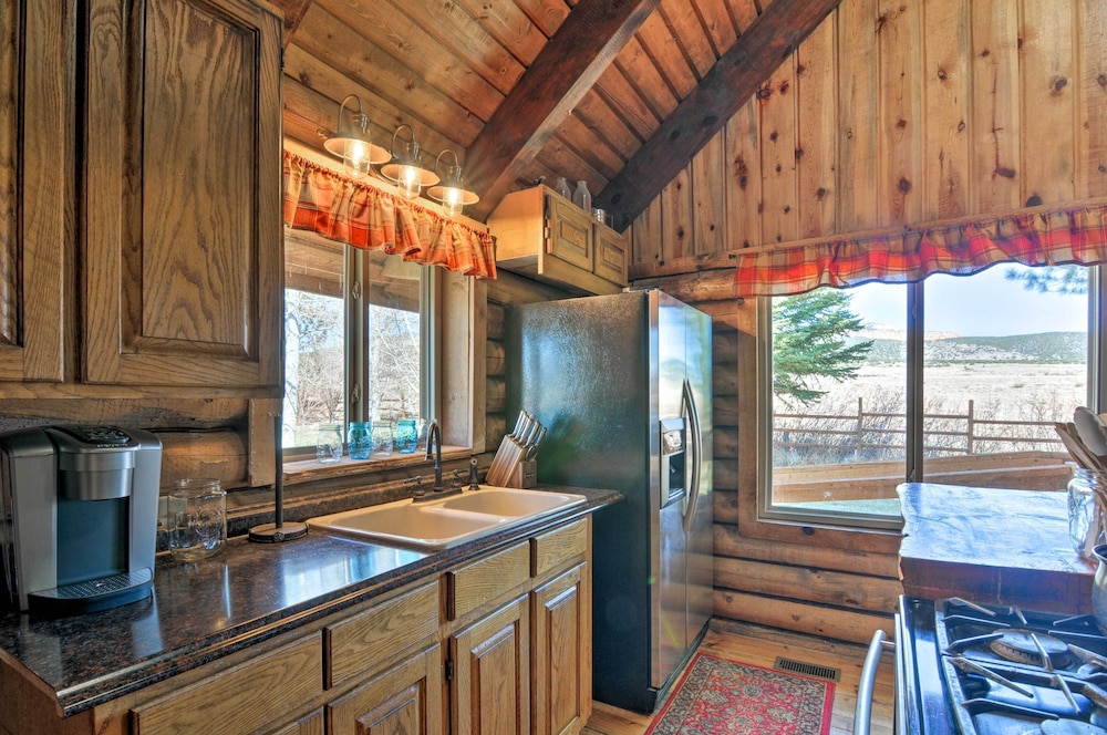 Rustic Cabin 20 Mins to Capitol Reef Nat'l Park! view 2
