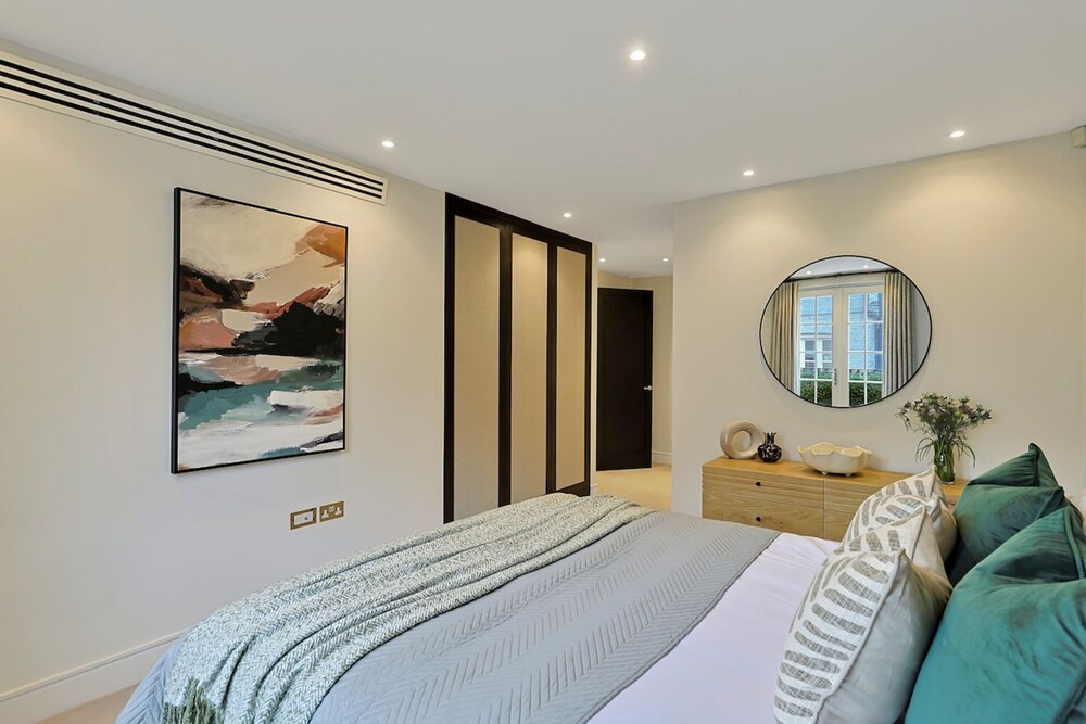 Luxe Home With Cinema Room - South Kensington