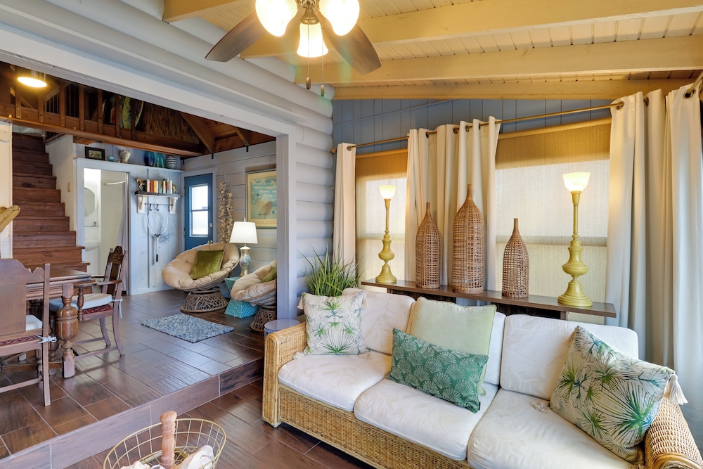 Fish On-site: Okeechobee Cabin w/ Pool Access