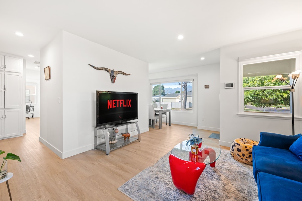 Cozy Stylish Home Spacious Fully Equipped Stay