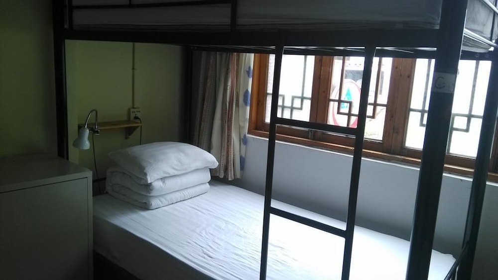The Old Place In't Youth Hostel