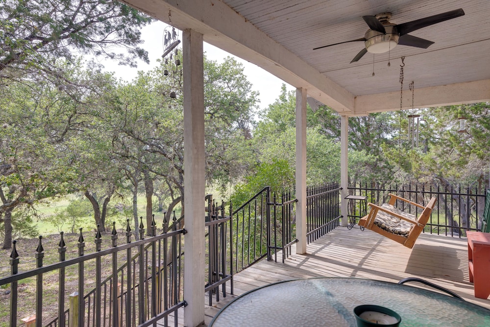 Charming Canyon Lake Cottage w/ Pool  BBQ Pit! - Property Image 9