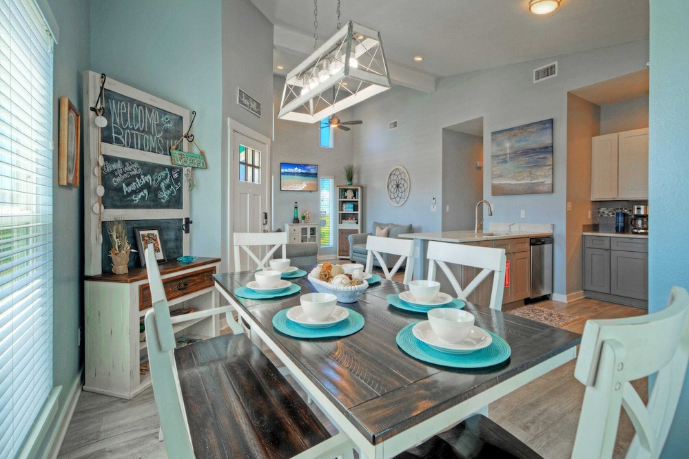 Family-friendly Beach Home Bbq, Patio & Fire Pit & Mins to Beach Bottom's Up by Avantstay