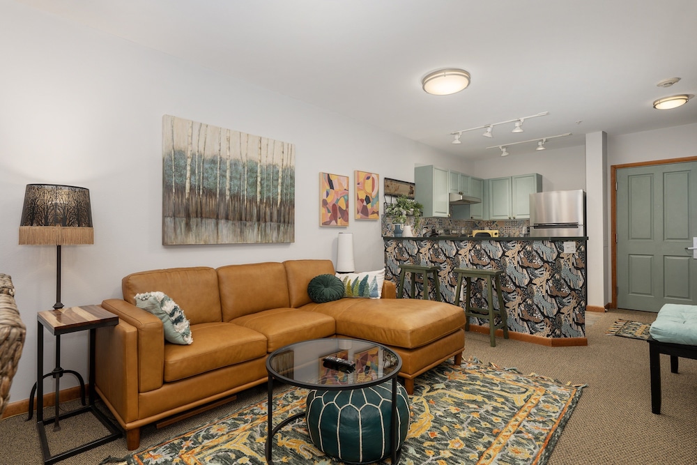 Premium Unit 1305 - Zephyr Mountain Lodge 1 Bedroom Condo