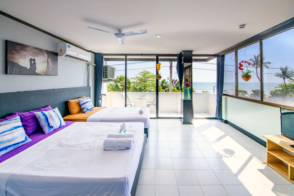 Happy Jomtien - Beachfront view 3