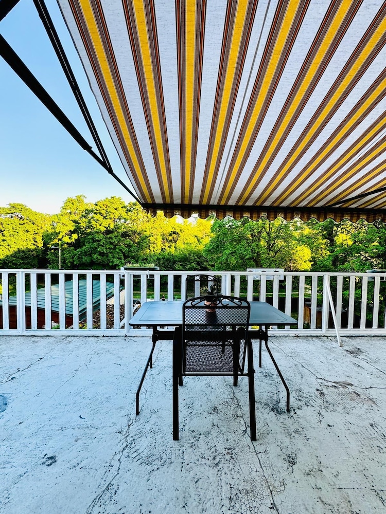 Cozy Garden Villa near Danube For 16P
