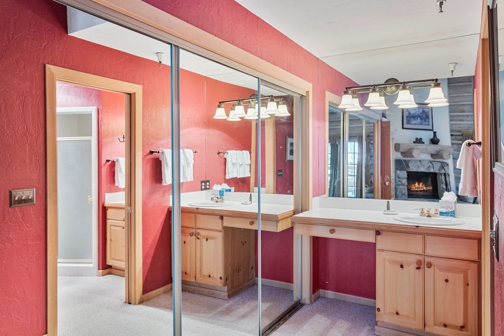 Pine Inn at Trail's End Lodge - Three Bedroom Residence with Spa #3 3 Condo