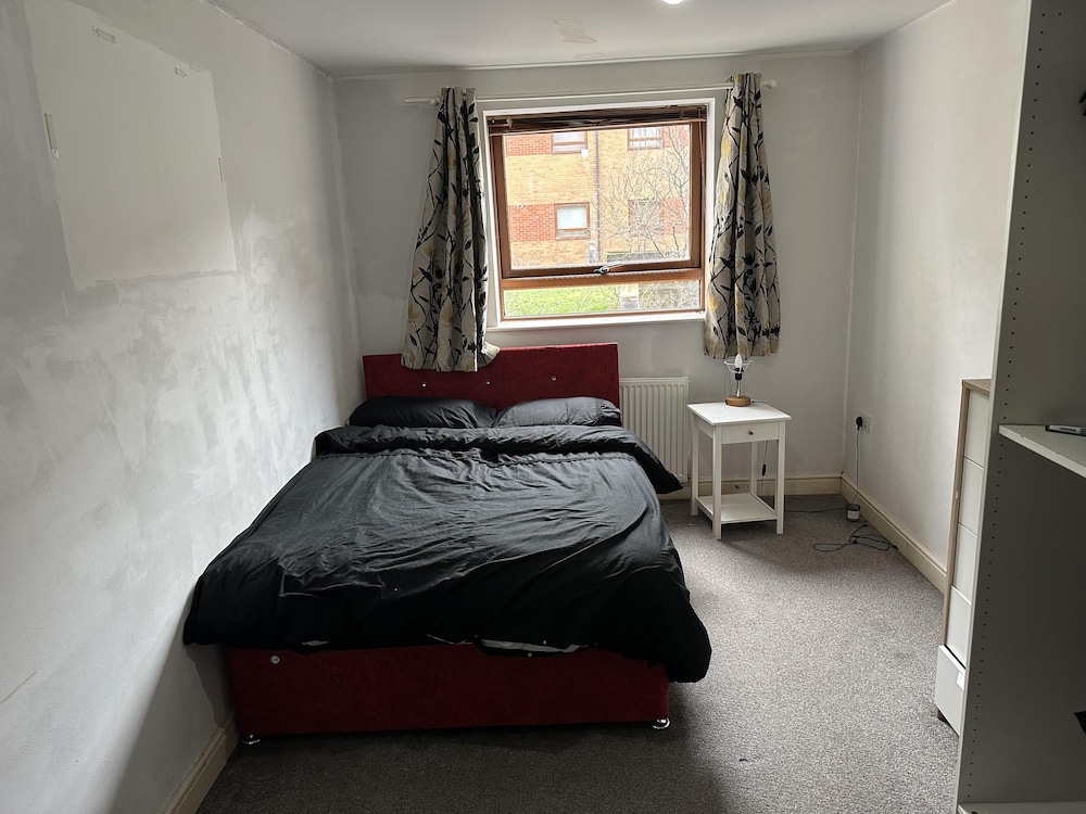 Immaculate 2-bed Apartment in Greenhithe view 2