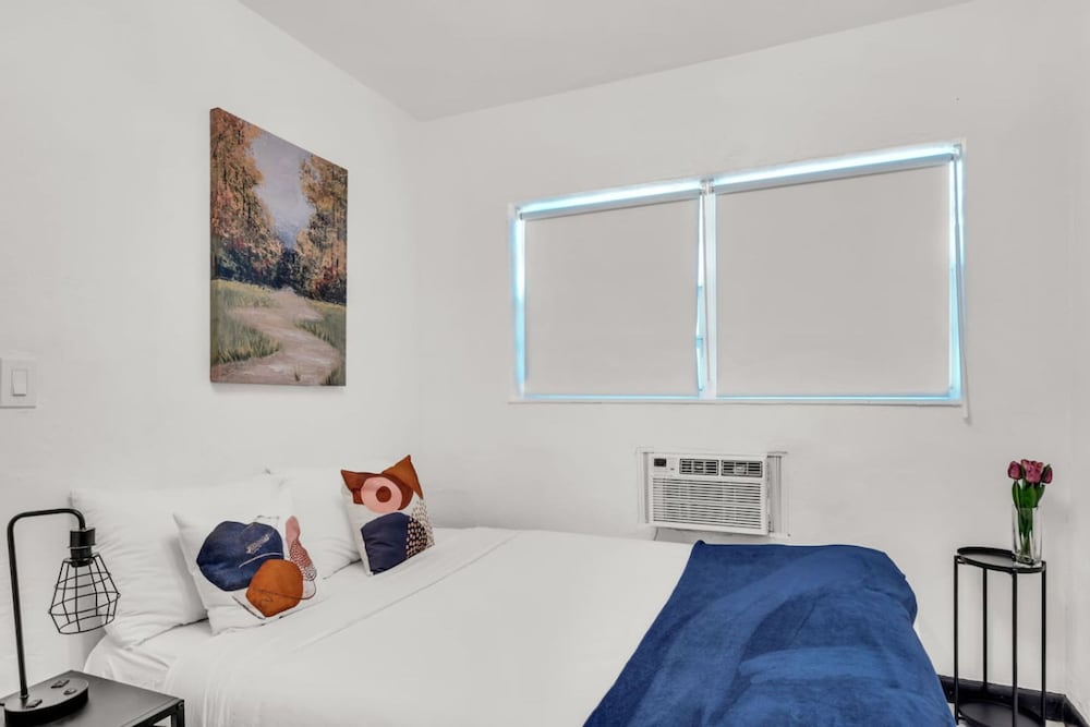 Triplex With 3 Bedrooms 6 Min Beach Free Parking