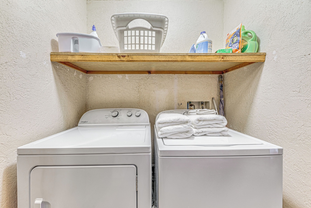 Hot Tub Haven w/ Game Room & Grill in Ruidoso!