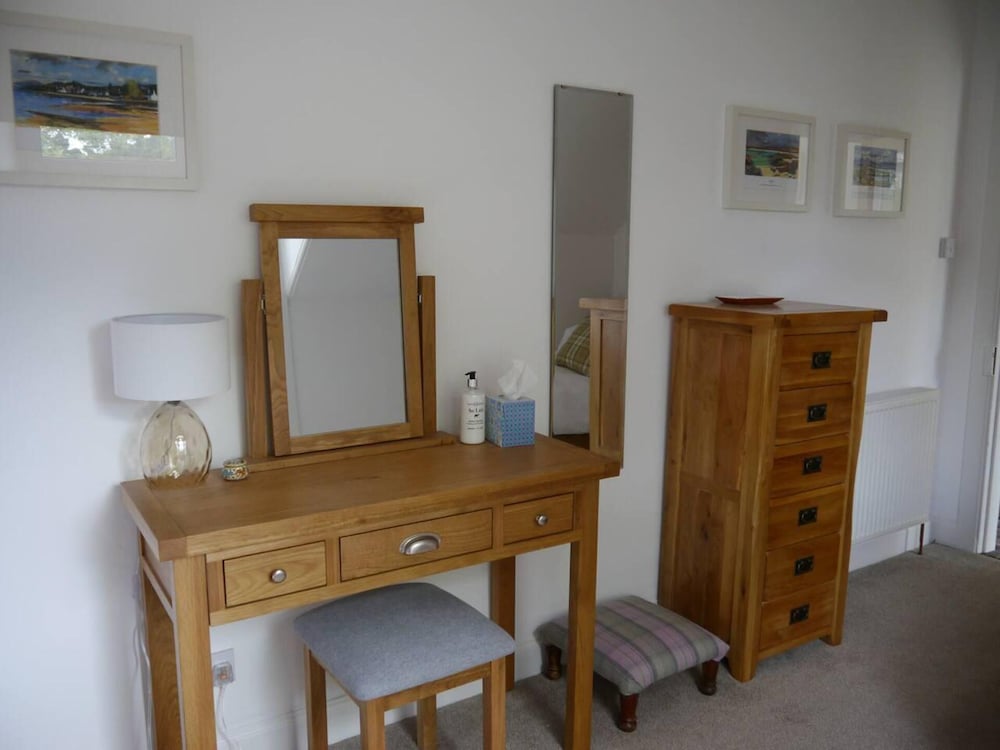 Beautiful 2-bed Apartment in Inverkip Great Garden view 5