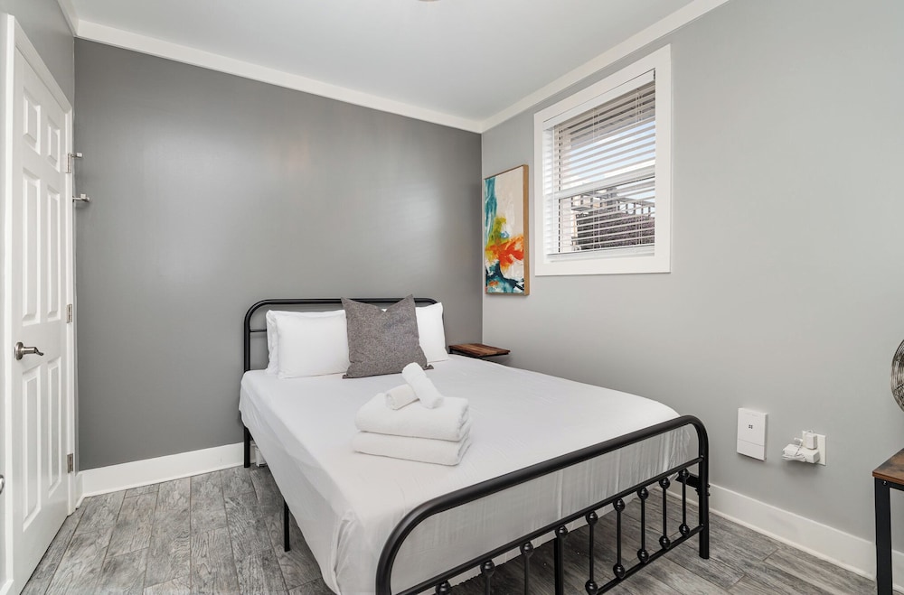 Lucent Pearl - Private Patio - Near Broadway