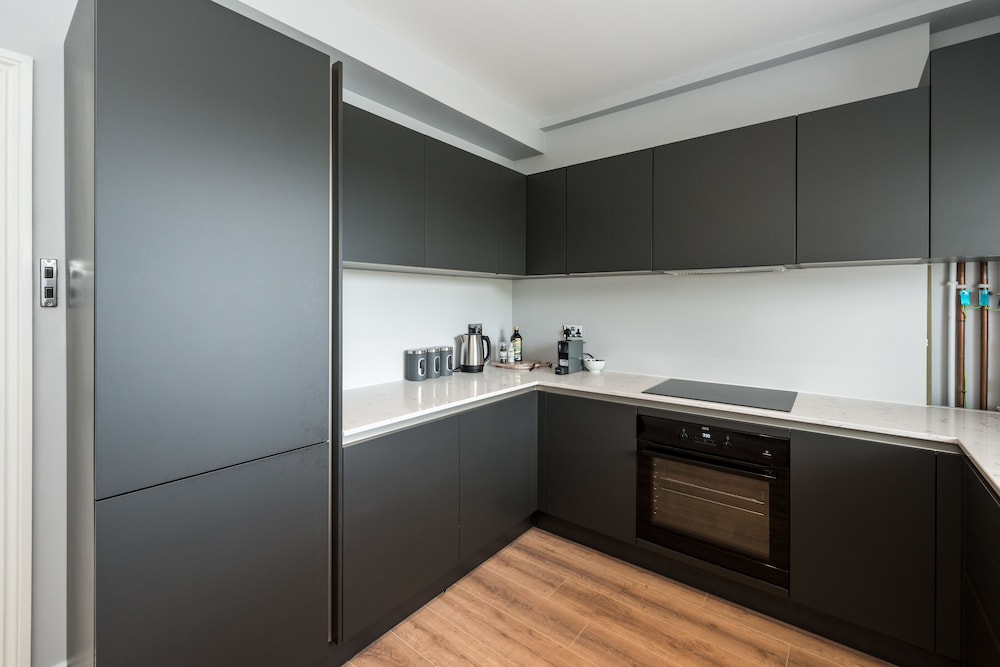 The Carlyle - Elegant Serviced Apartments