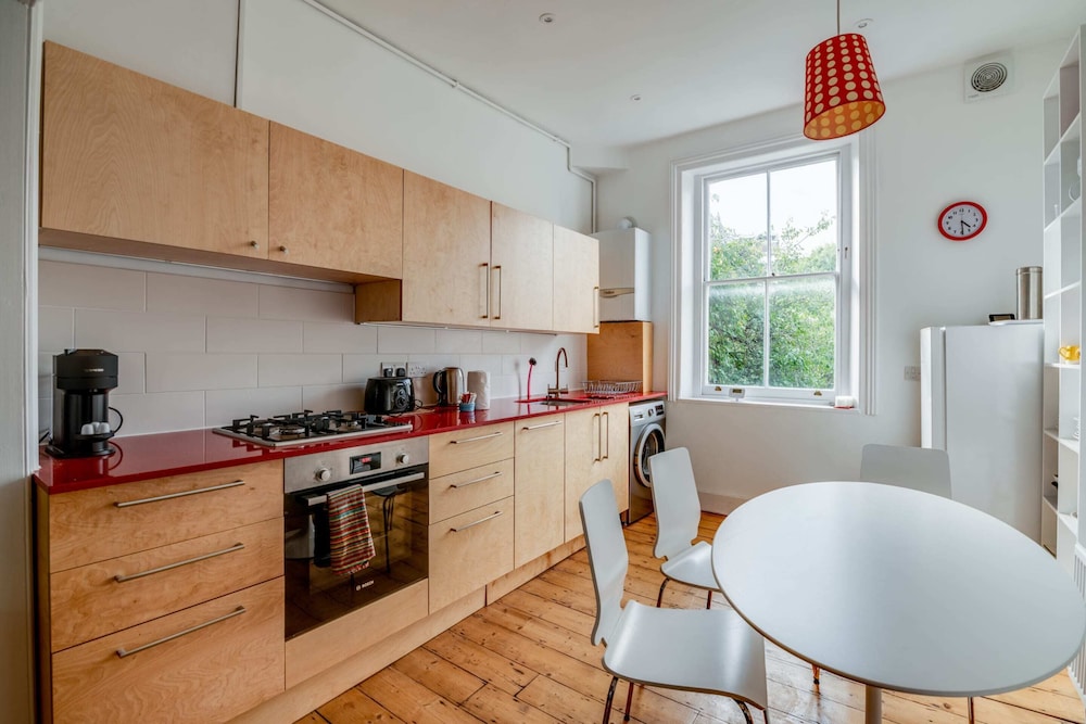 Bright Two Bedroom Apartment Near Vibrant Camden Town