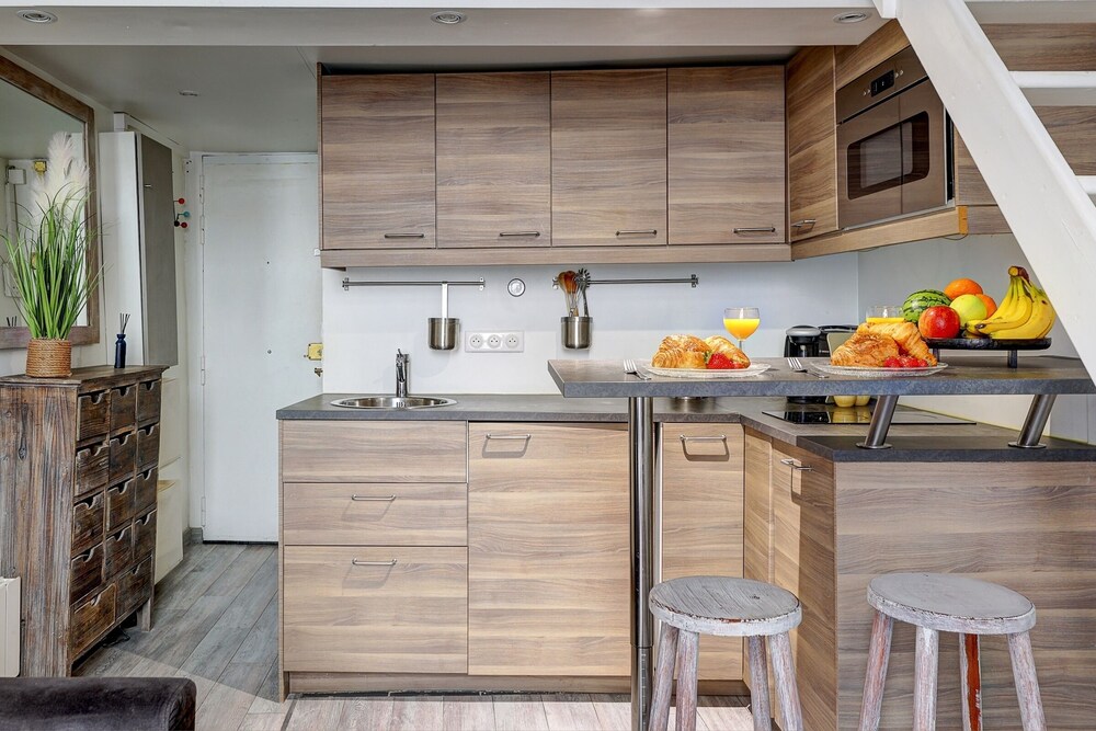 Charming Le Marais Mezzanine Studio