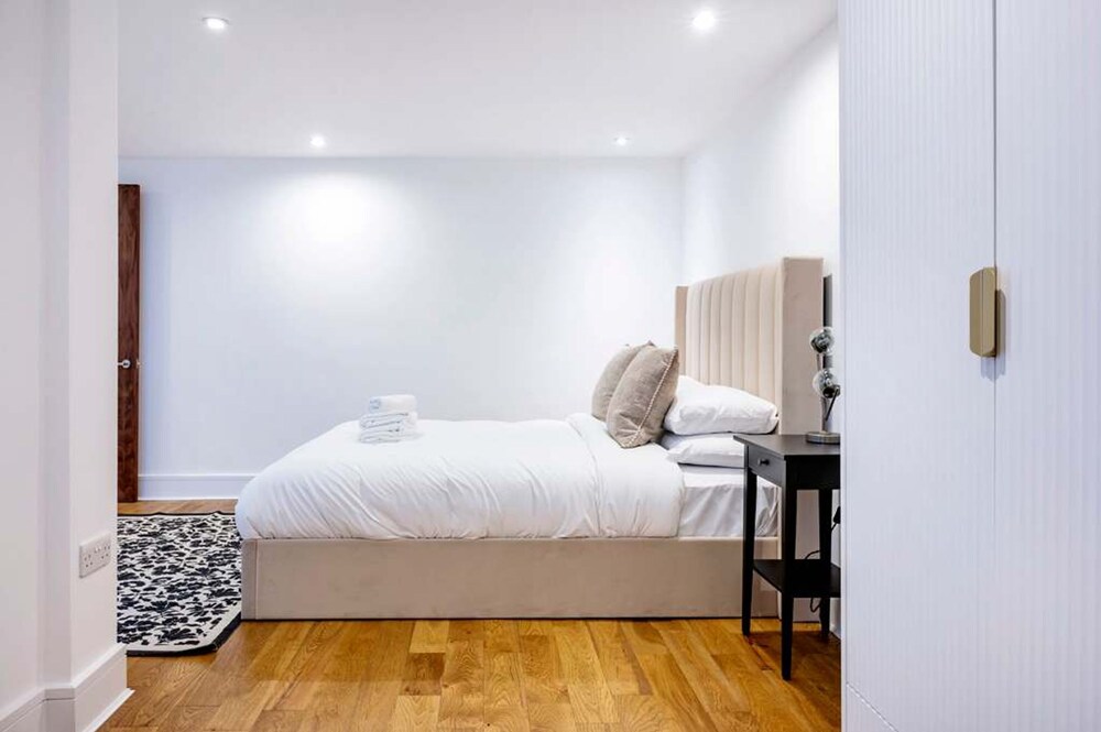 The Urban Minimalist- Notting Hill 2 Bed