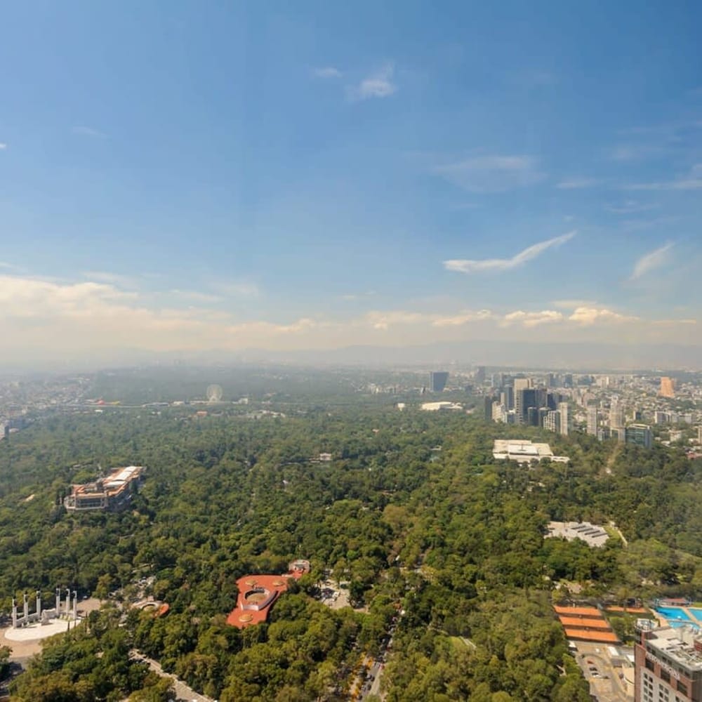 Luxurious 1BR With Panoramic View photo 4