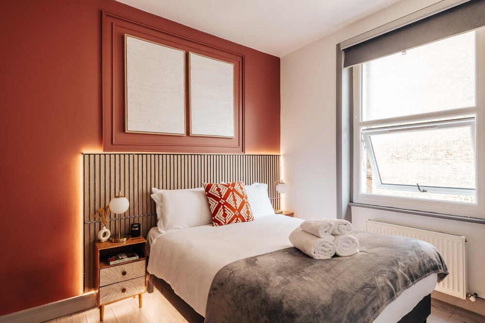 Cosy and Modern Duplex in the Heart of Earls Court