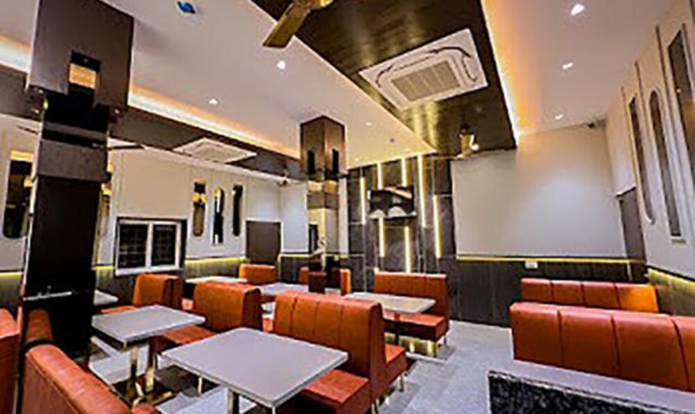 FabExpress Ascent Star Inn