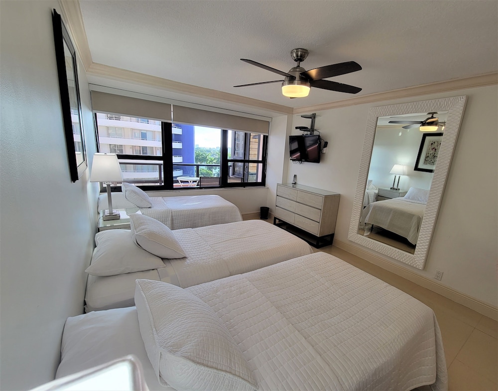 Alexander 819 2 Bedroom Apts