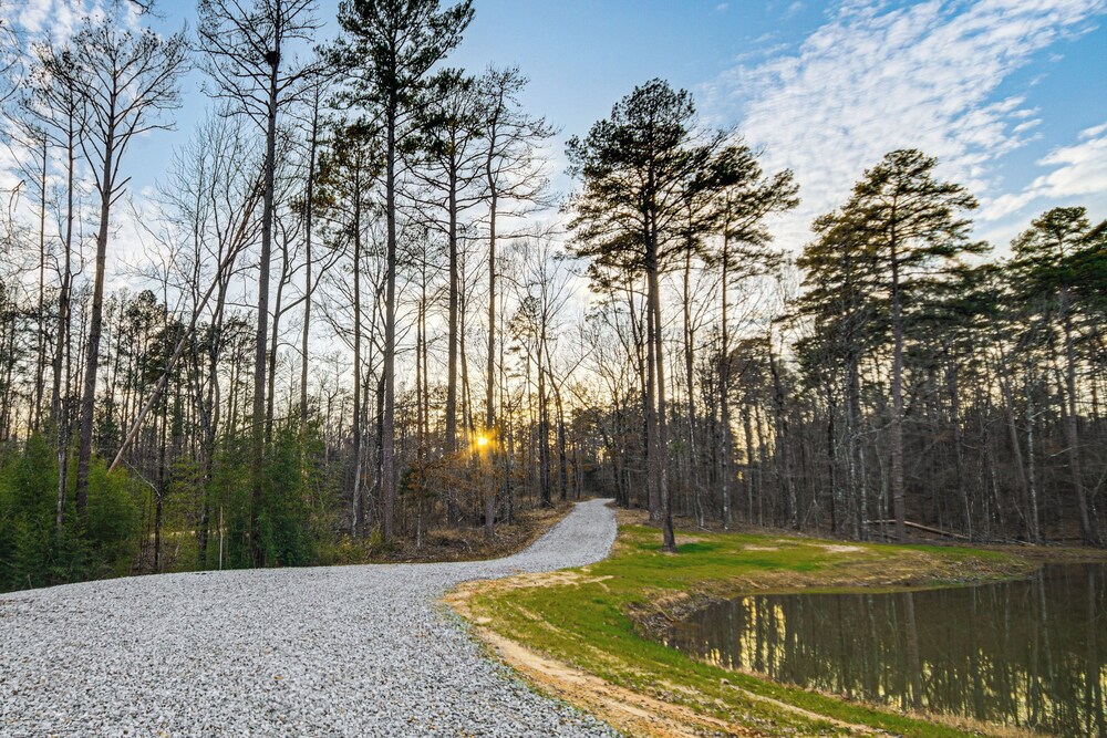 Fire Pits + Gazebo: Lakefront Escape in Terry!