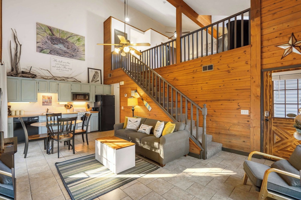 Rustic Shore Cabin Stay for 6